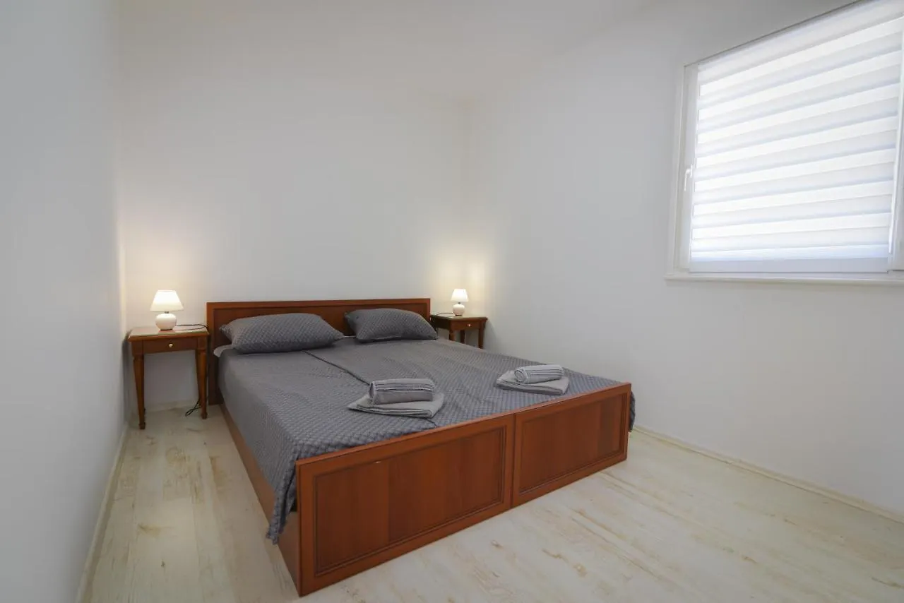 Brsec Villa Anda S Apartmanima I Bazenom