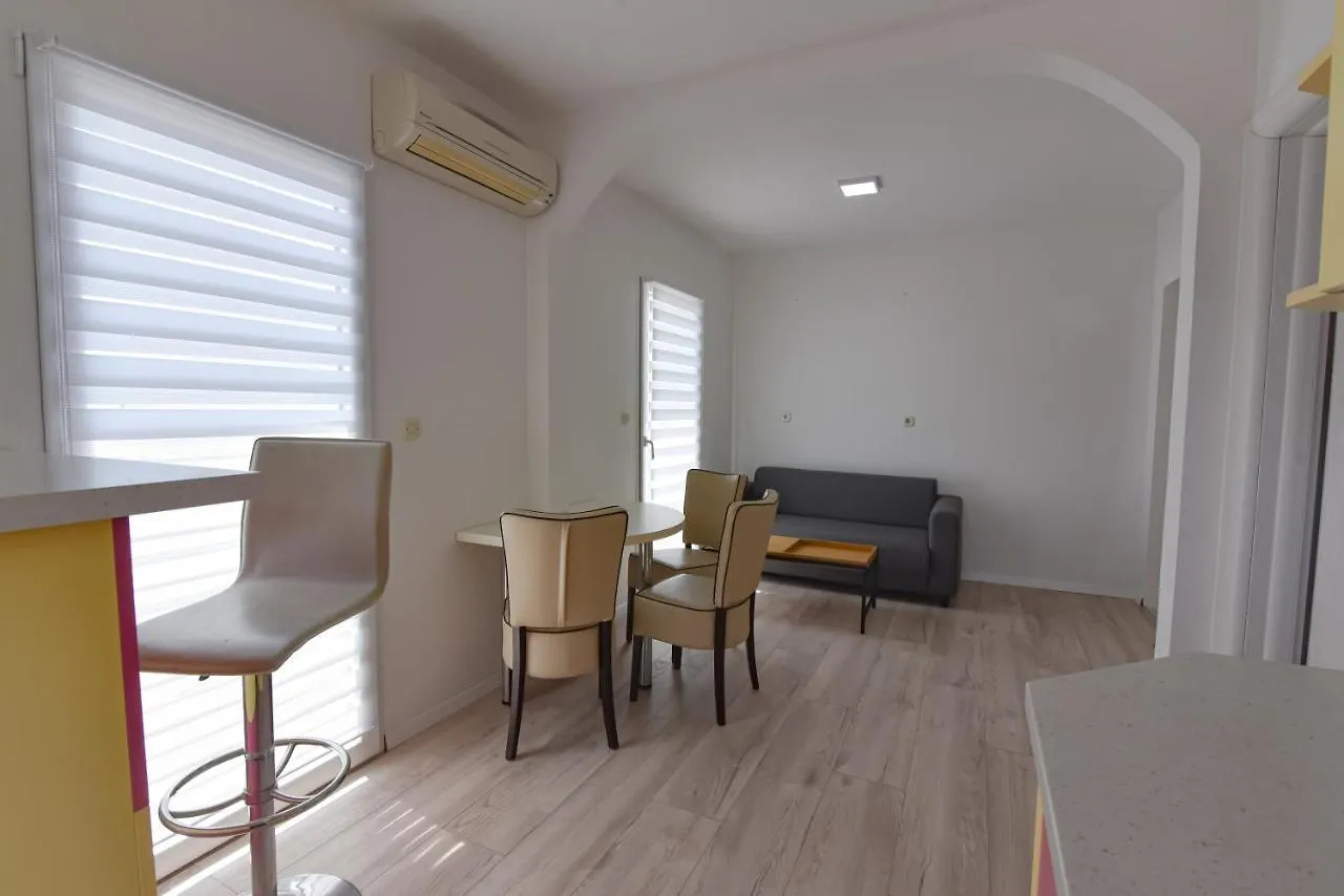 Apartment Brsec Villa Anda S Apartmanima I Bazenom Croatia