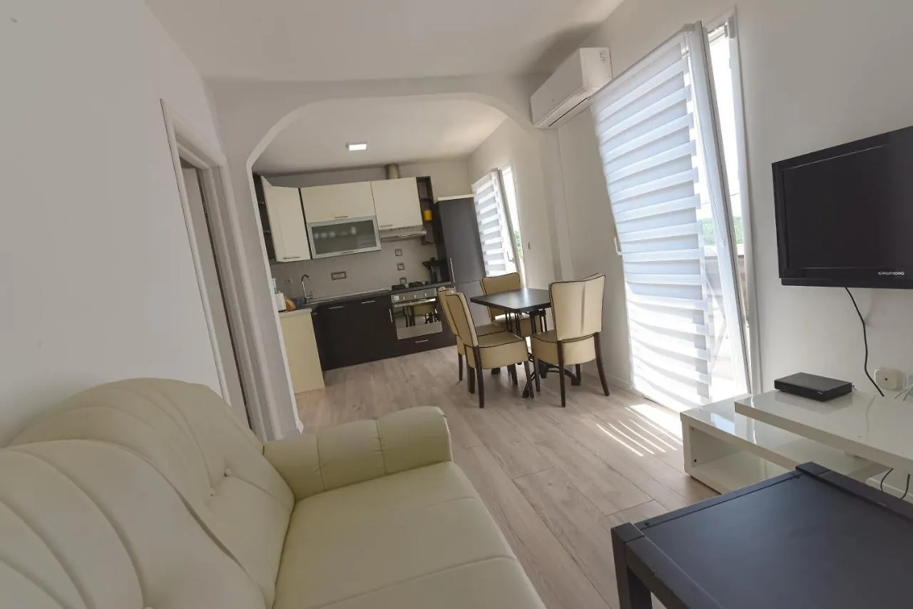 Apartment Brsec Villa Anda S Apartmanima I Bazenom