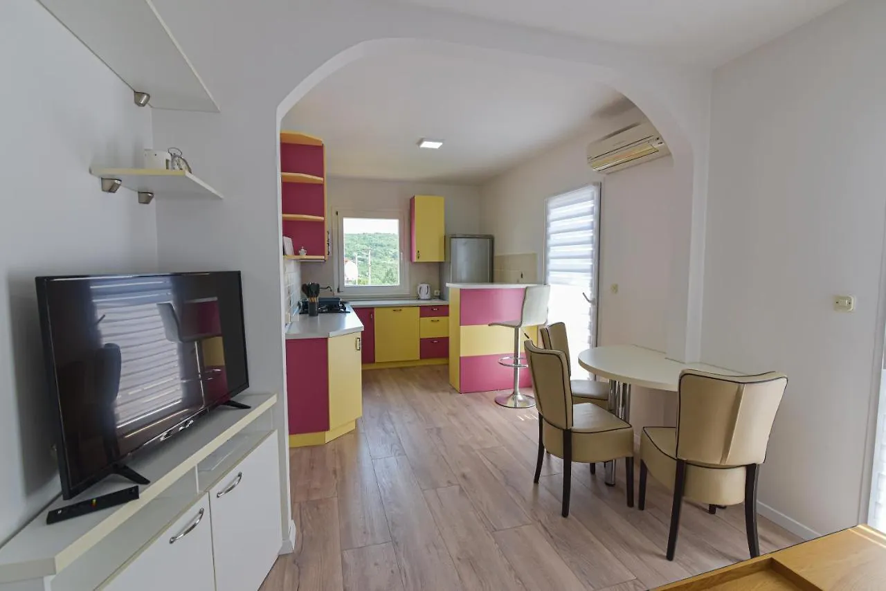 Brsec Villa Anda S Apartmanima I Bazenom 0*,