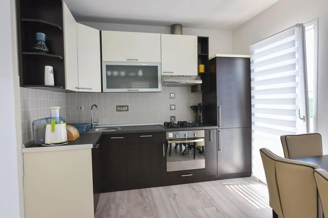 Apartment Brsec Villa Anda S Apartmanima I Bazenom