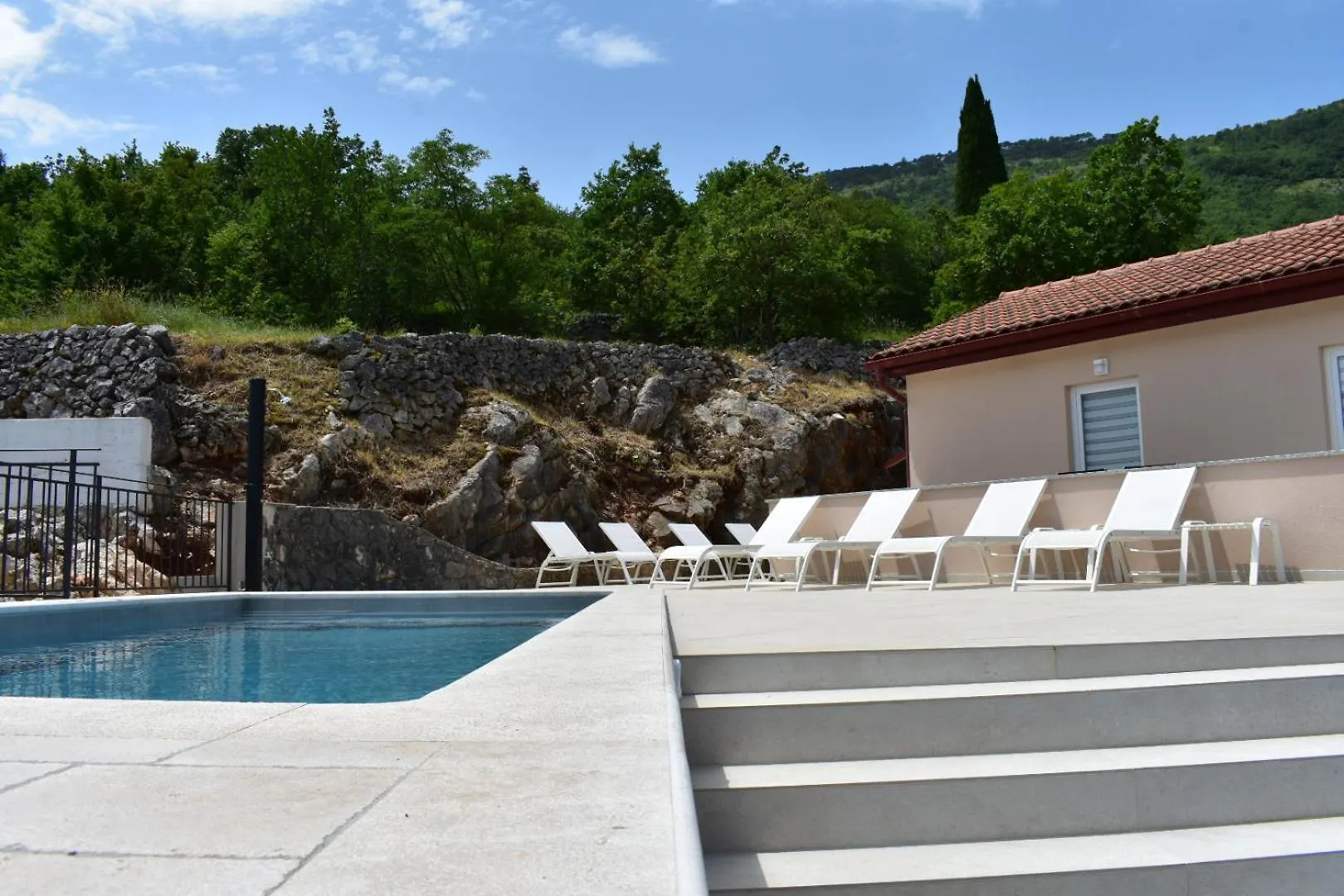 Brsec Villa Anda S Apartmanima I Bazenom